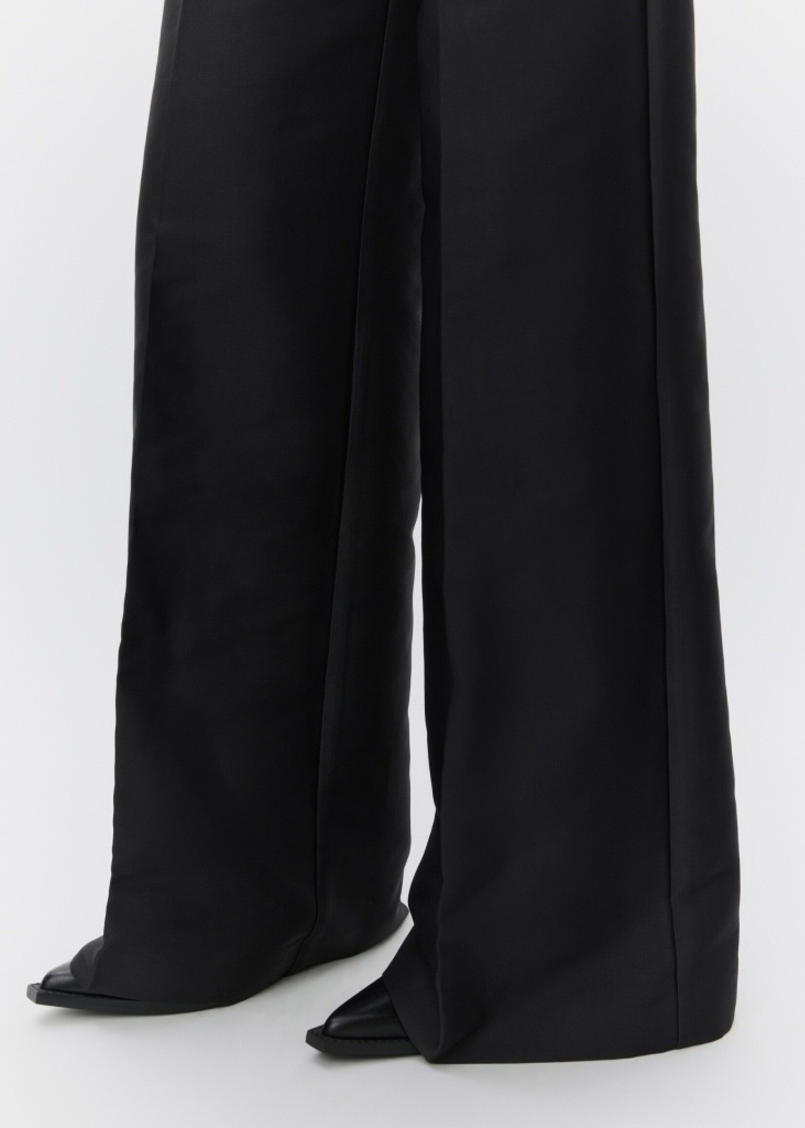 Day April - Shiny Suiting - Black