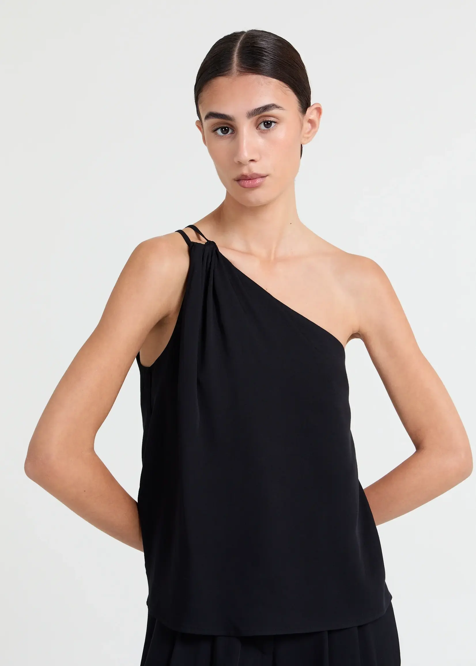 Bobbi - asymmetric top - black
