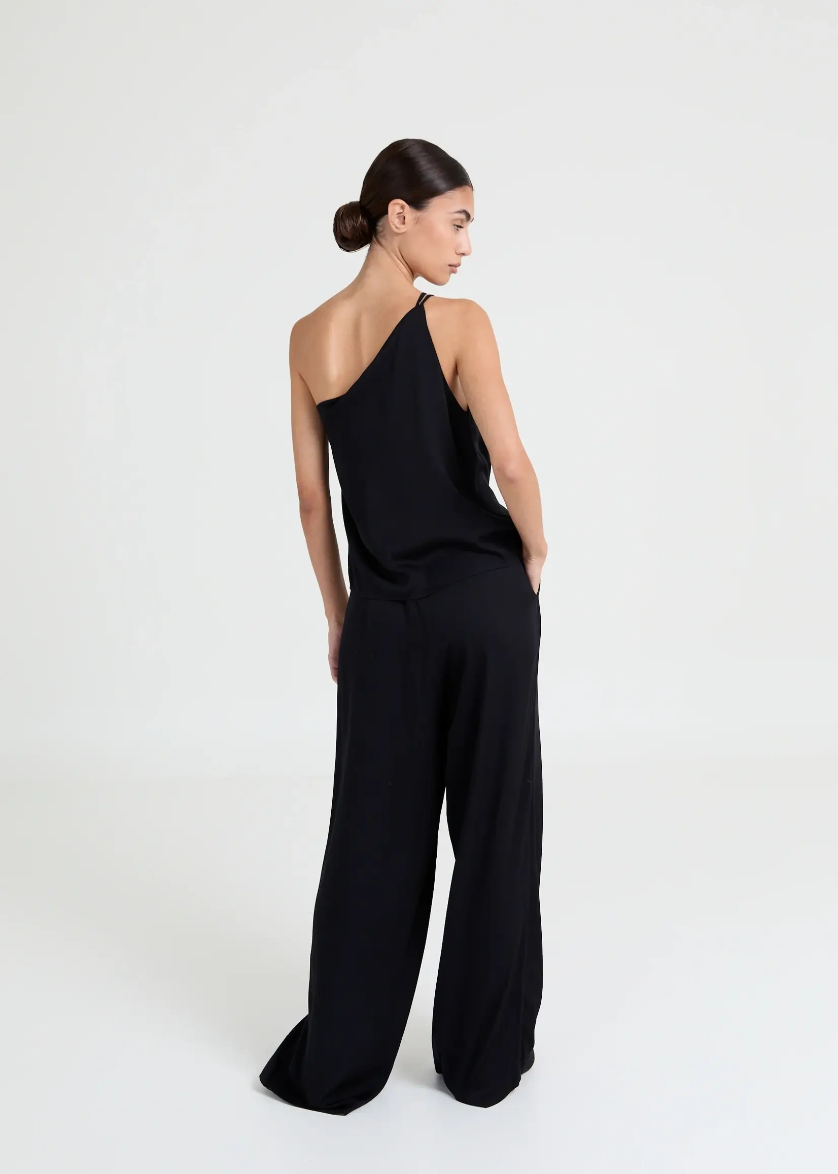 Bobbi - asymmetric top - black