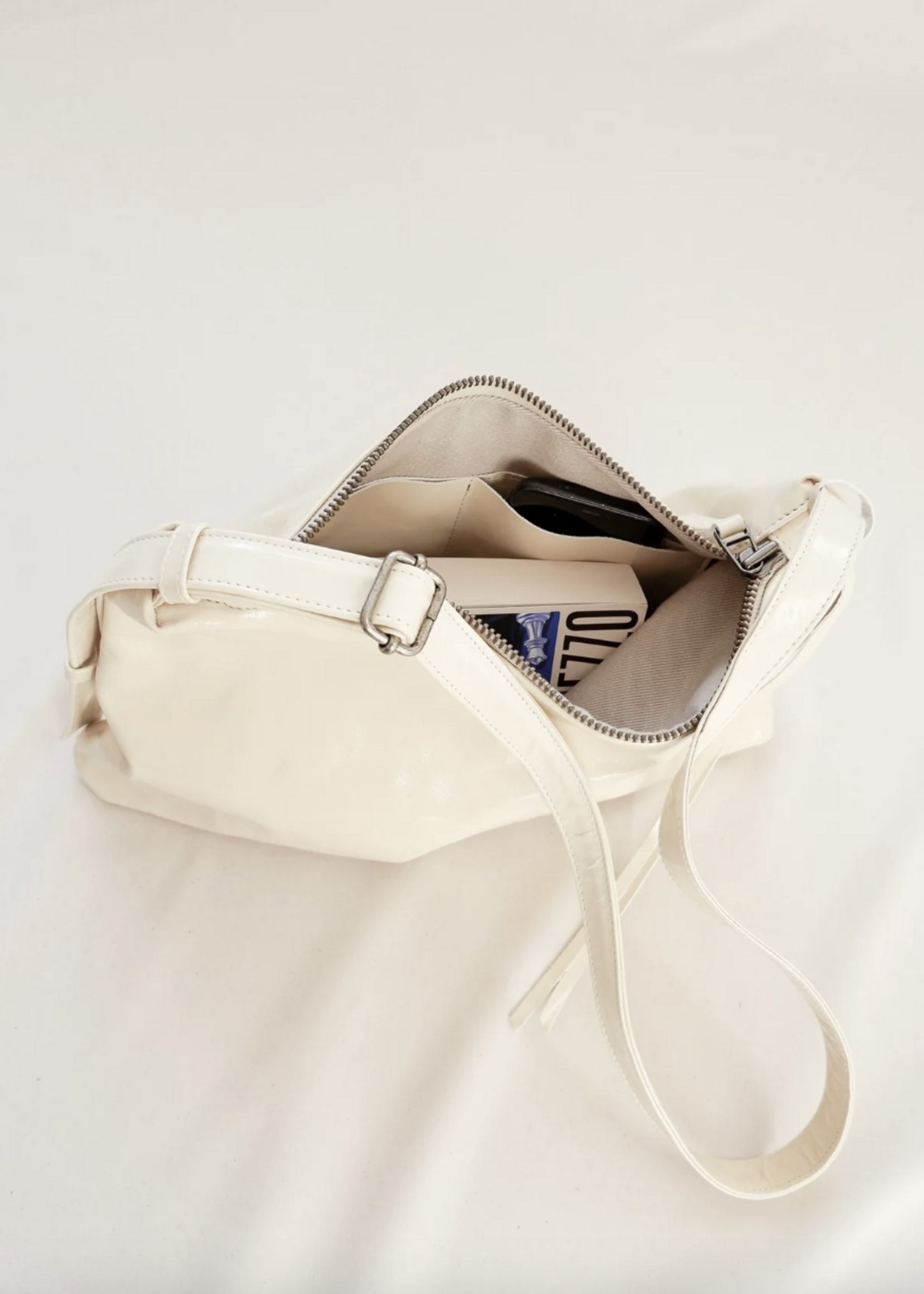 nona Zip Pocket Bag - Crushed Patent Cream
