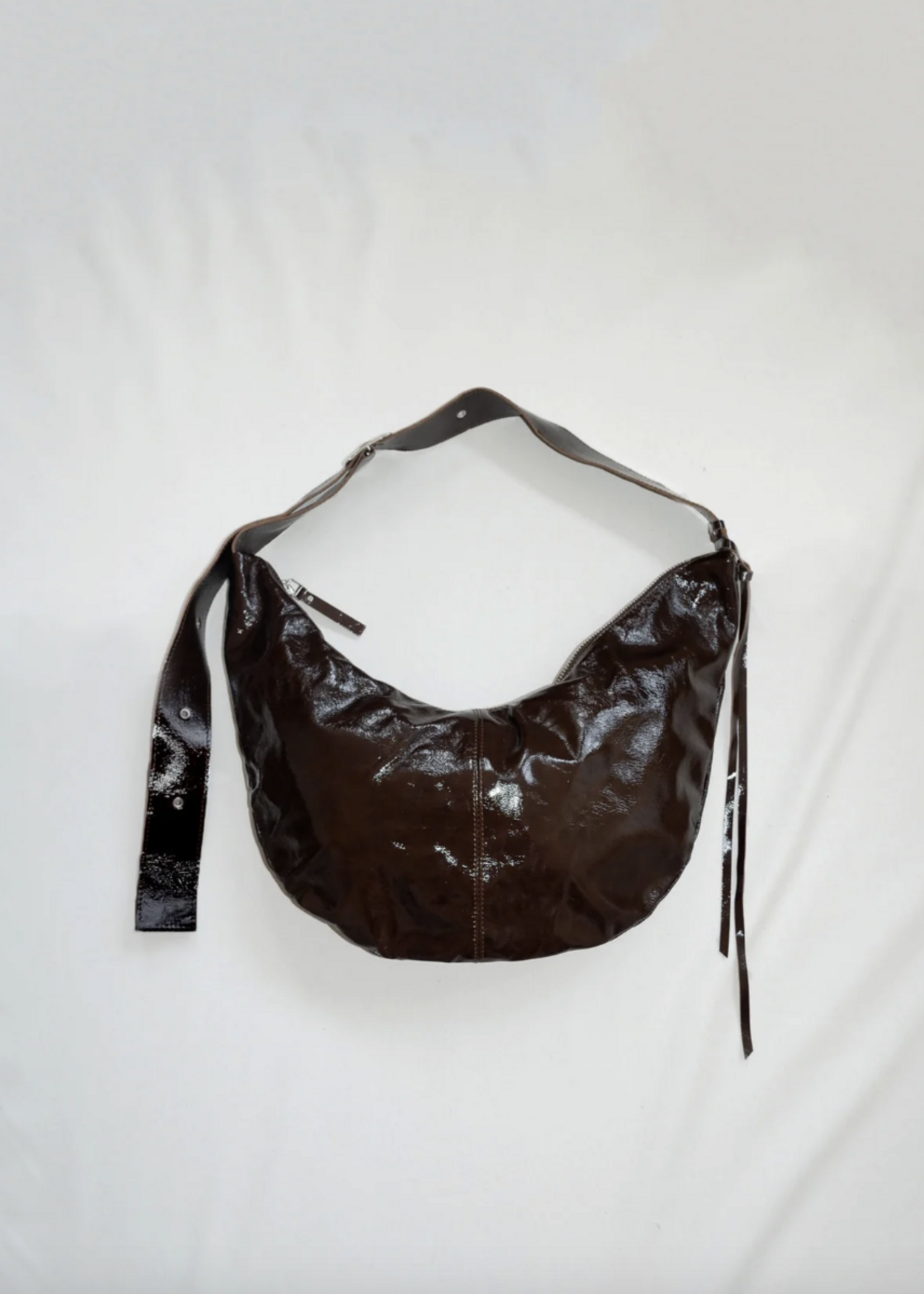 nona Buckle Banana XL - Crushed patent Coffee