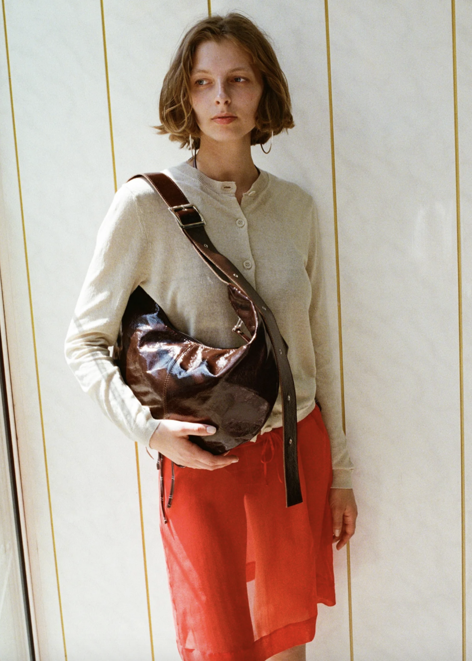 nona Buckle Banana XL - Crushed patent Coffee