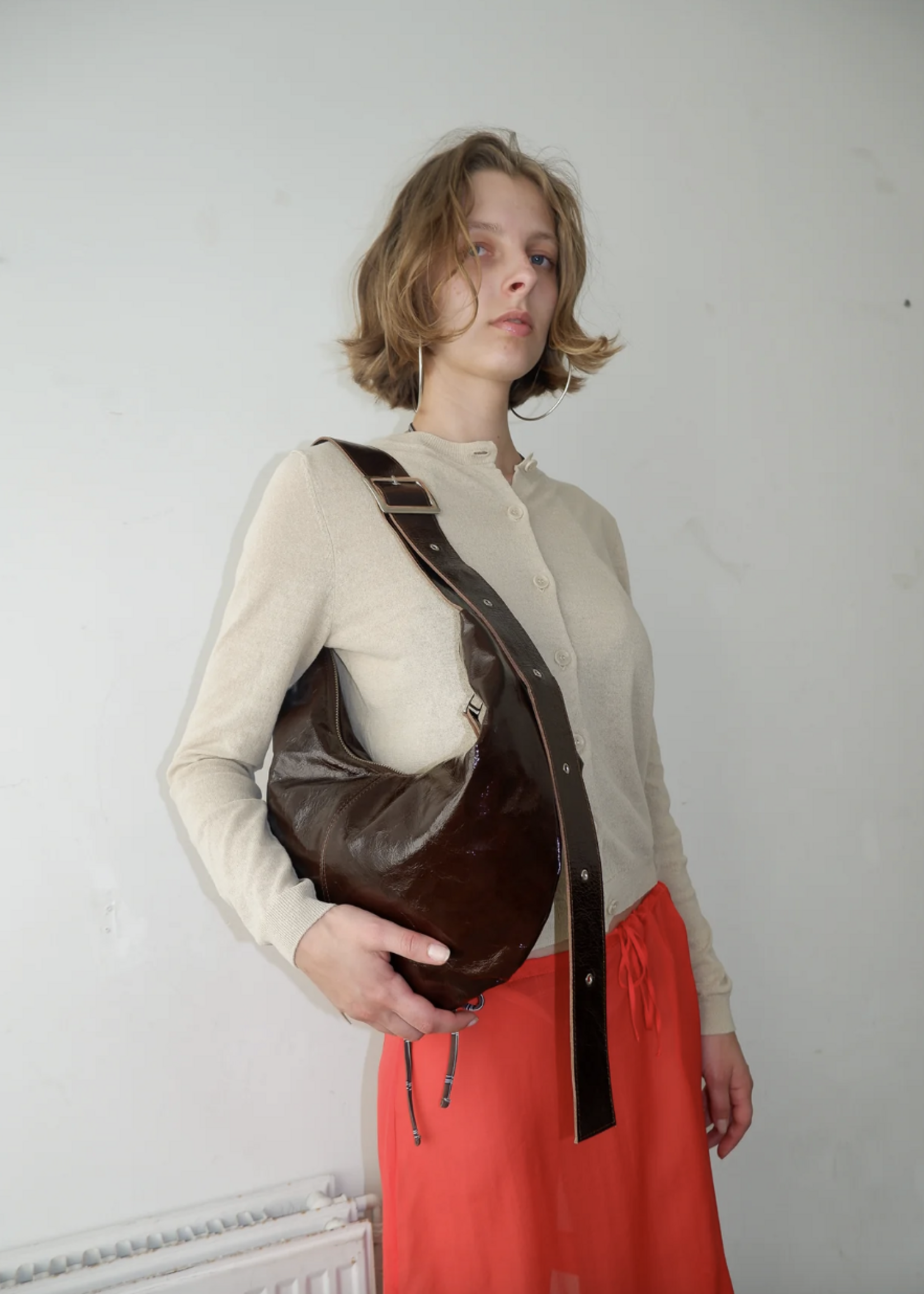 nona Buckle Banana XL - Crushed patent Coffee