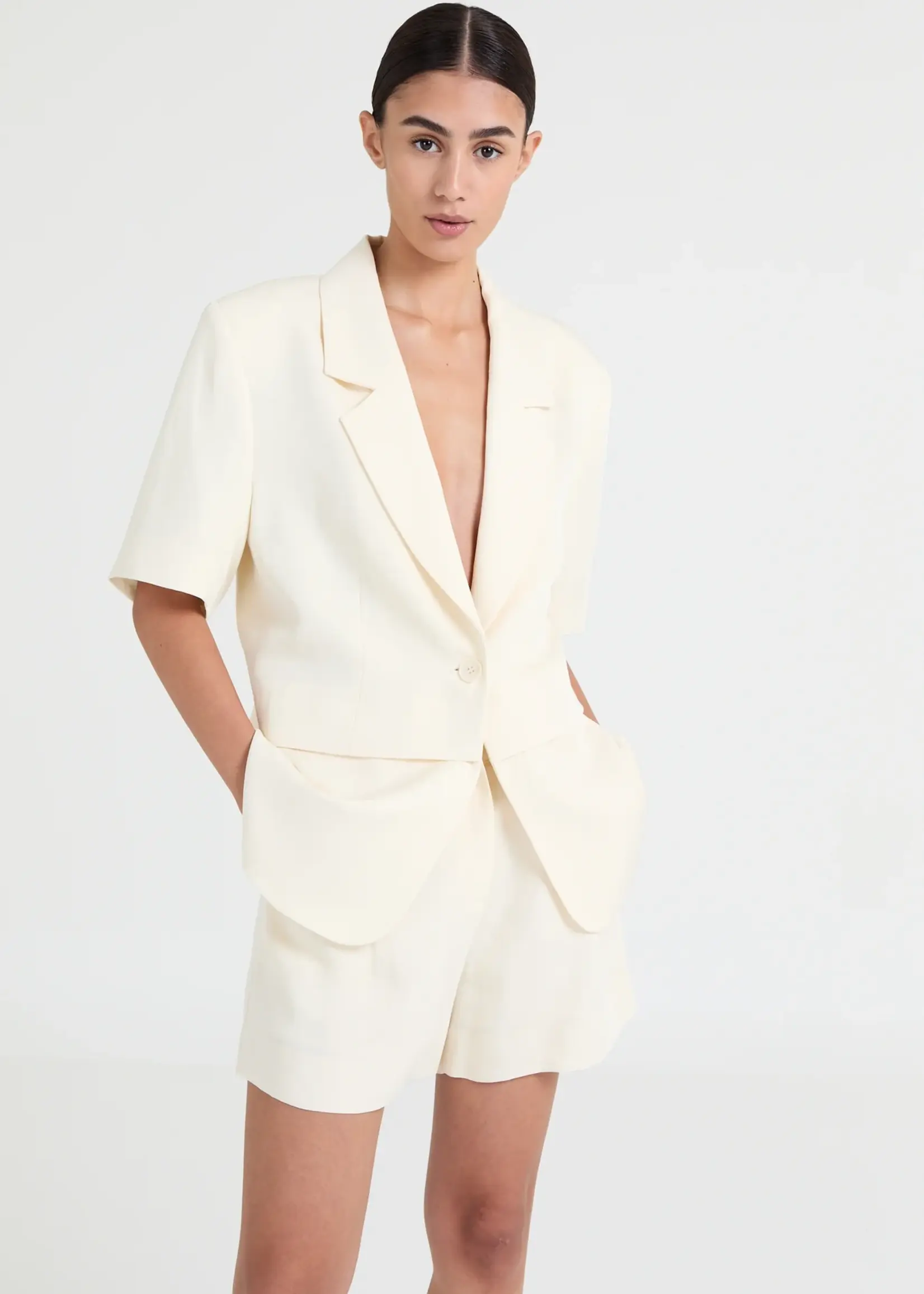 Sienna - short sleeved blazer - Buttercream