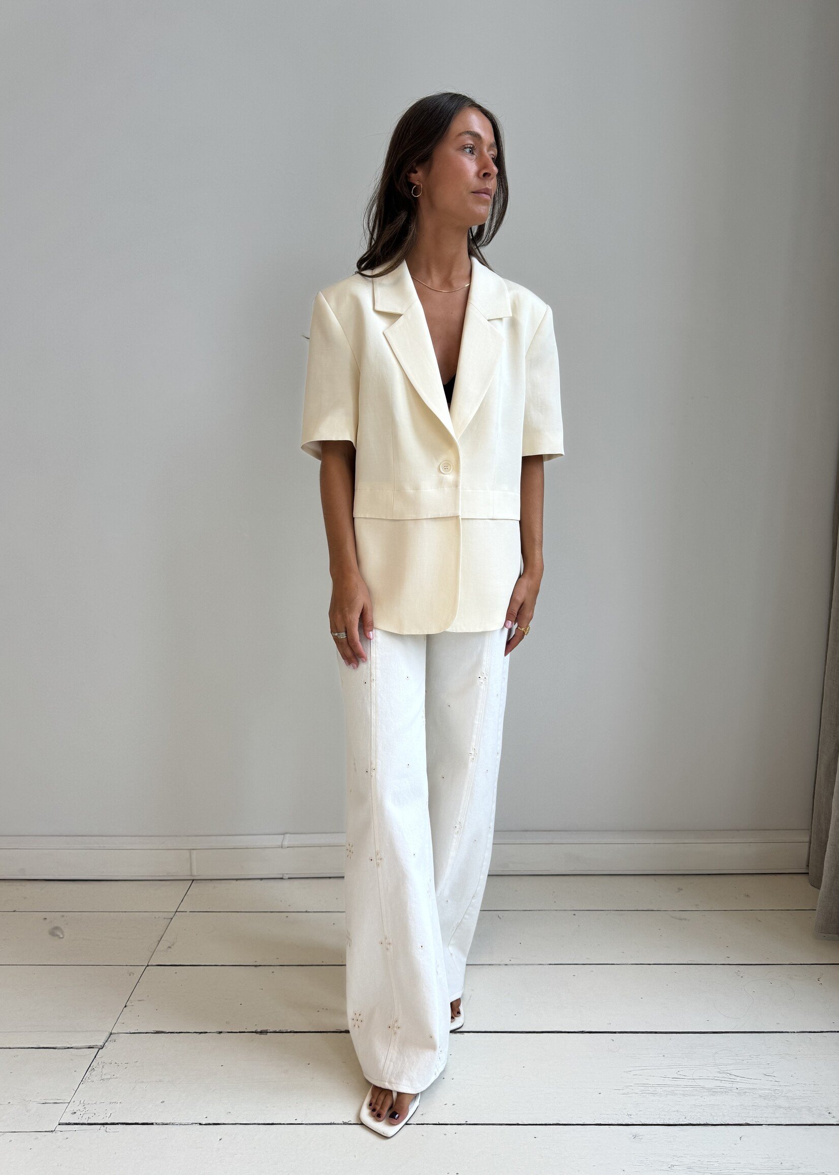 Sienna - short sleeved blazer - Buttercream