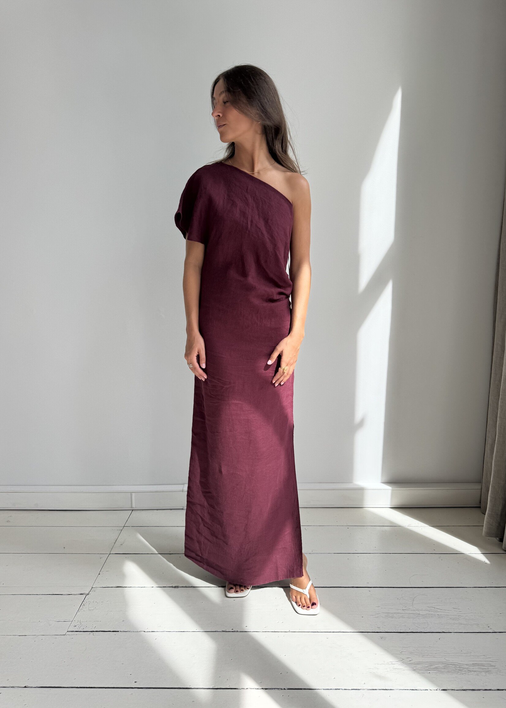 Sasha - half shoulder dress - burgundy