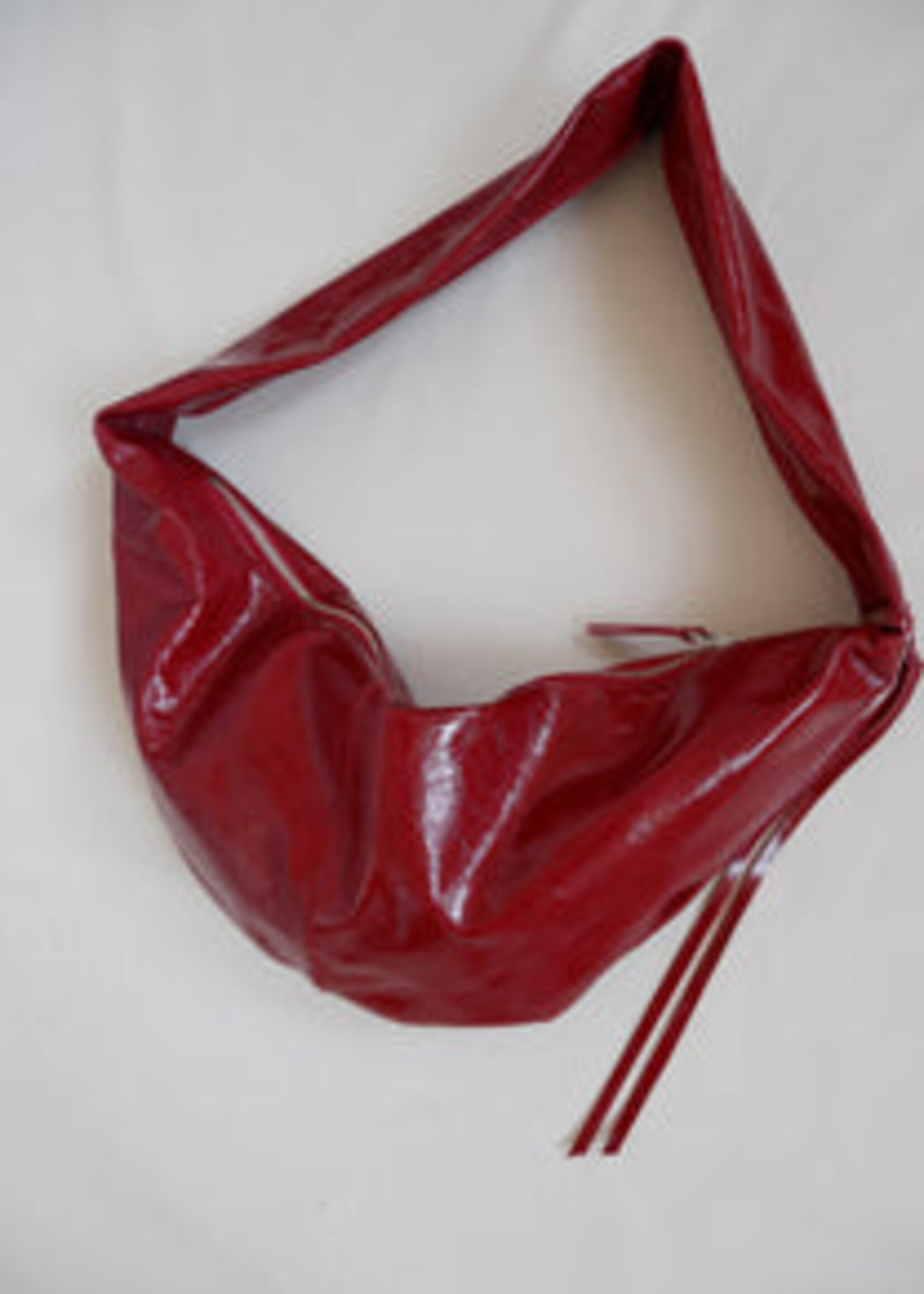 nona Banana Bag XS - Crushed Patent Ruby