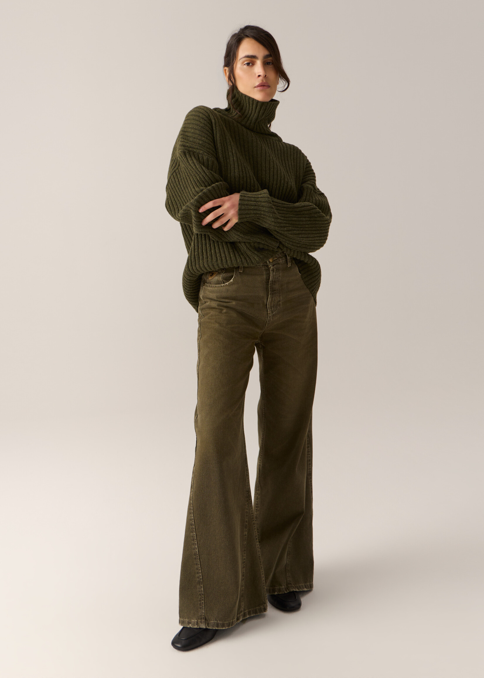 lois Alba - Ribbed Turtleneck - Olive Night