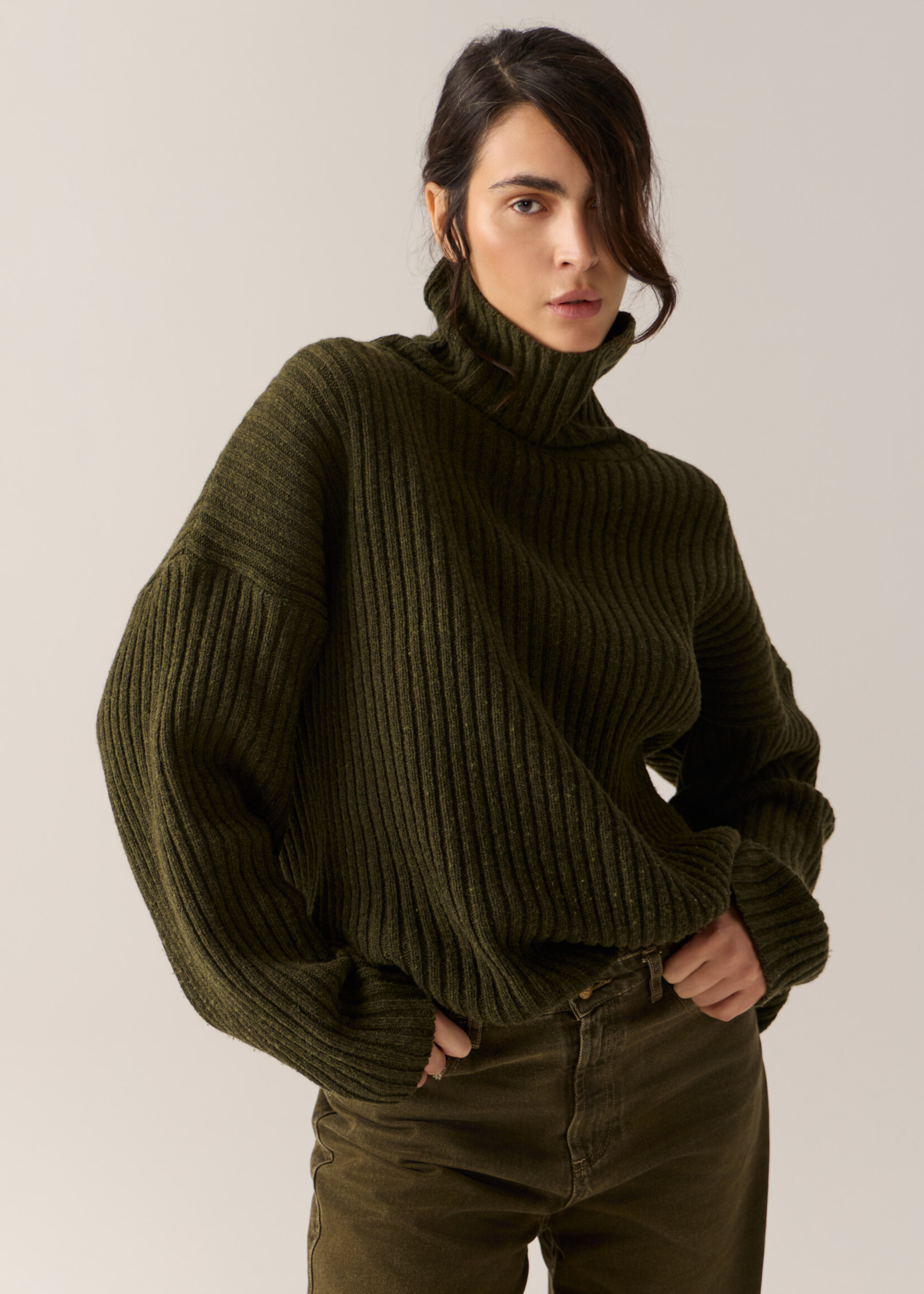 lois Alba - Ribbed Turtleneck - Olive Night
