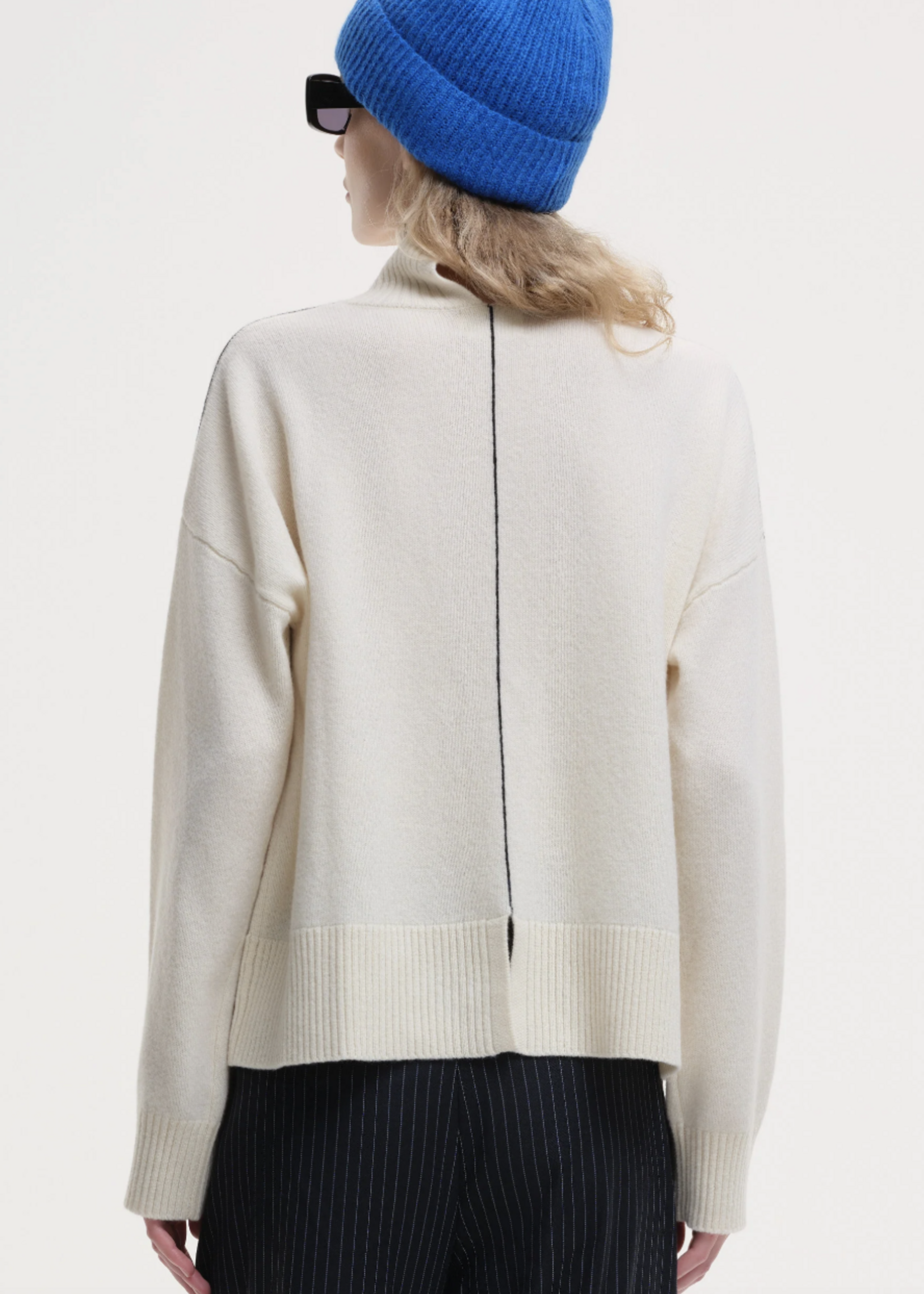 our sister WKooning Turtle Neck Stripe - Off-white