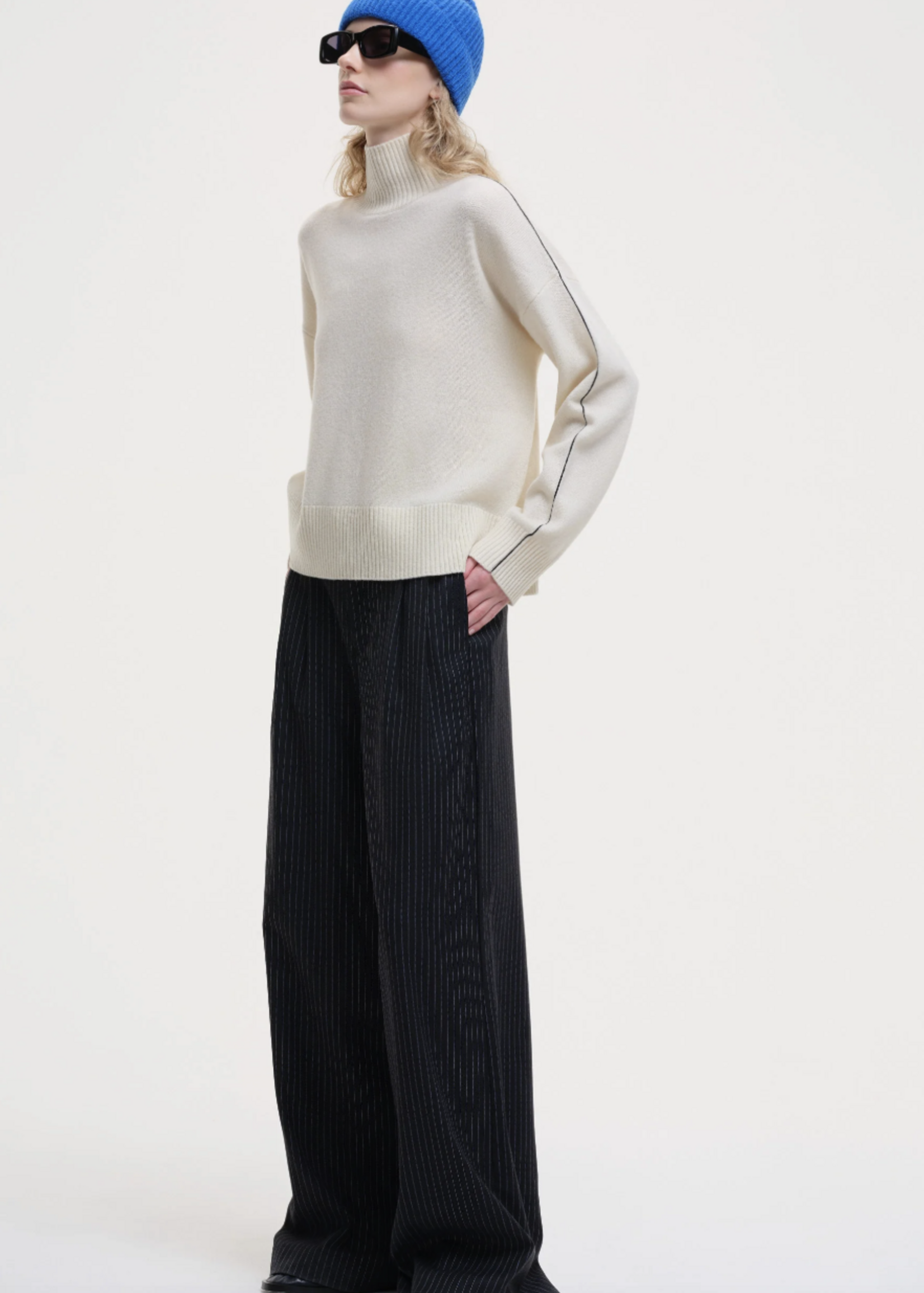 our sister WKooning Turtle Neck Stripe - Off-white