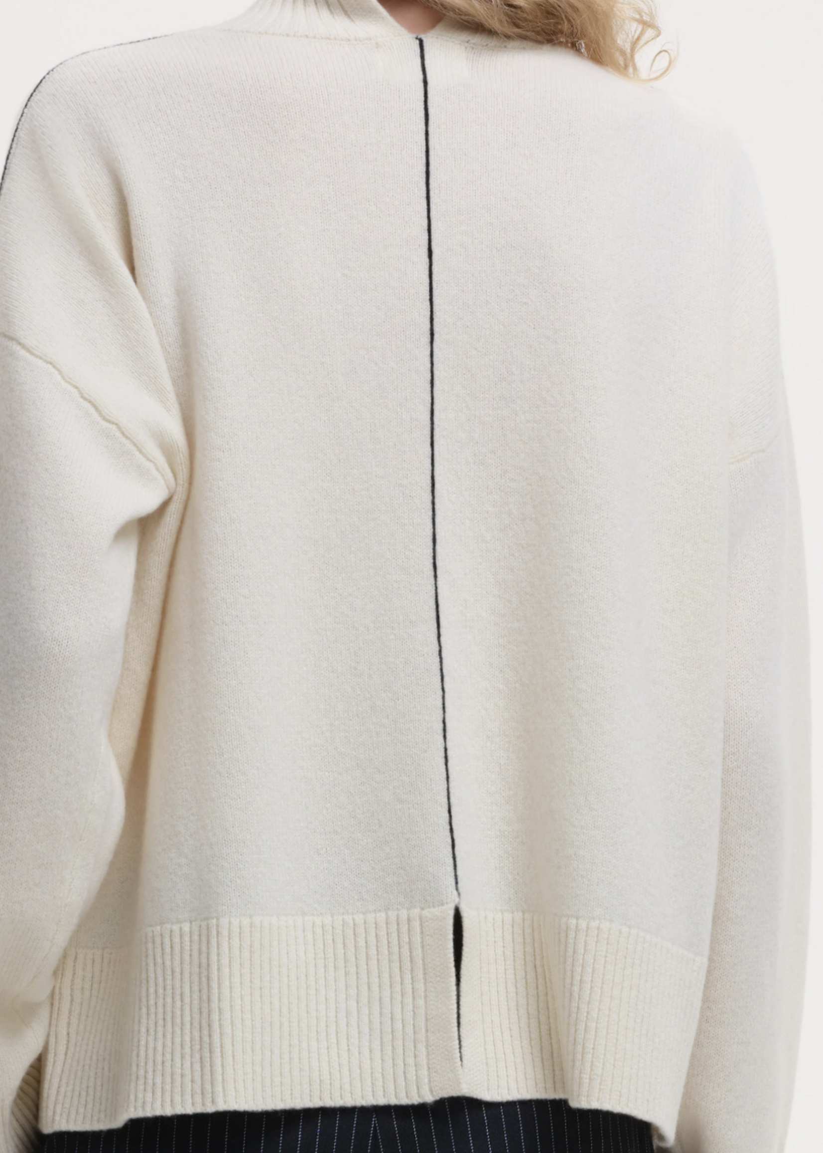 our sister WKooning Turtle Neck Stripe - Off-white