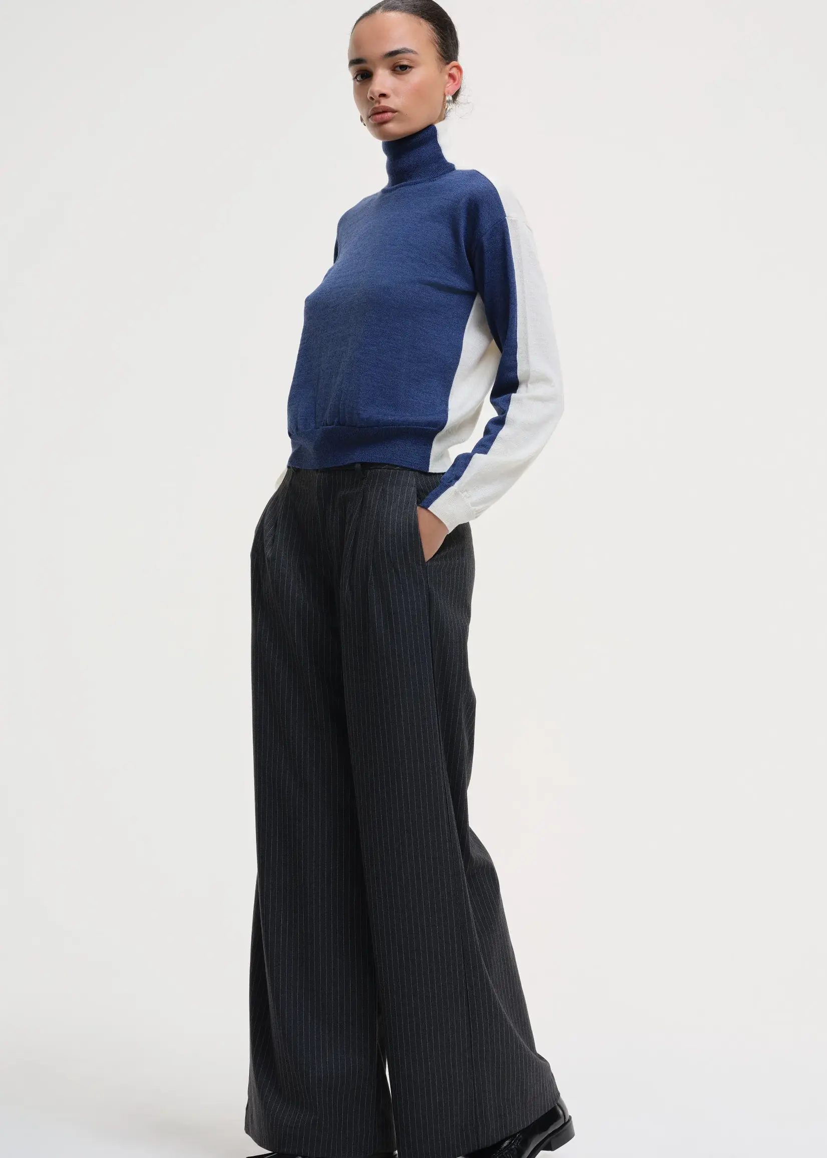 our sister Kassy - Turtle Neck Contrast - Blue