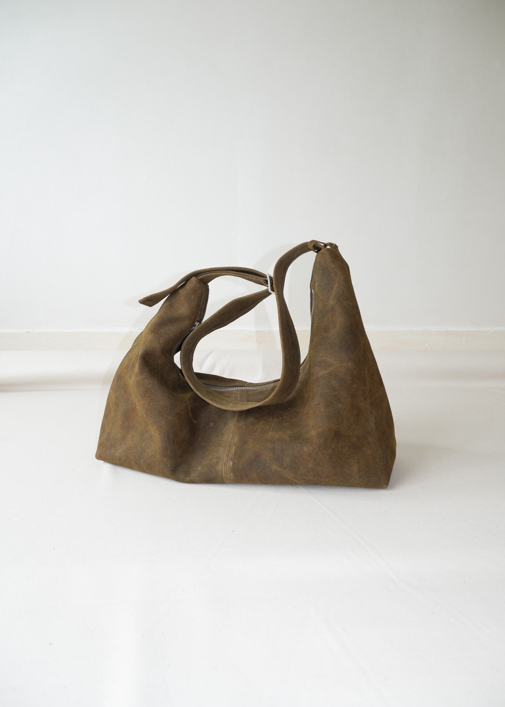 nona Large Slouchy Bag - Olive (Suede)