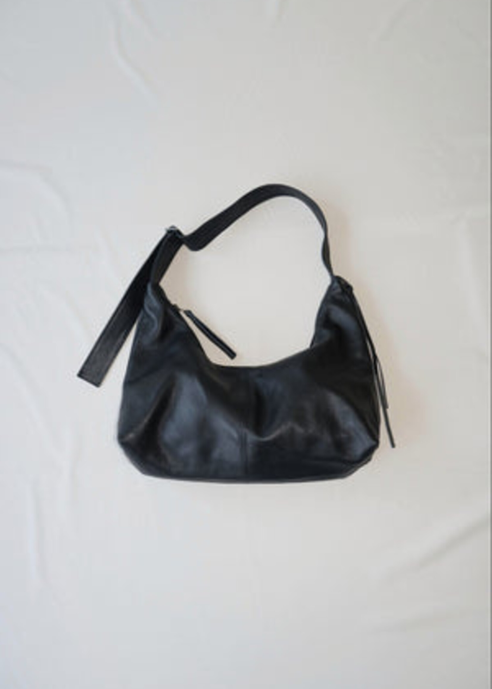 nona Large Slouchy Bag - Black