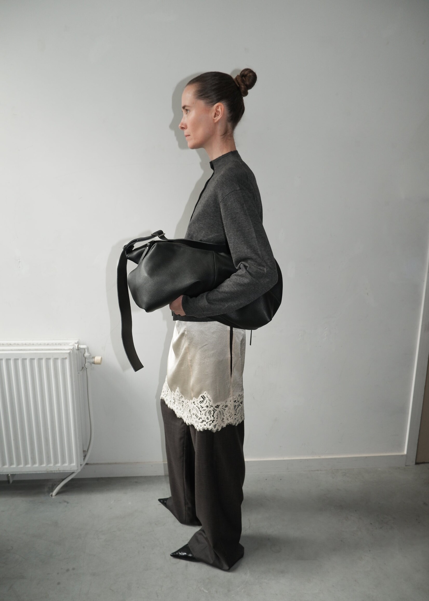 nona Large Slouchy Bag - Black
