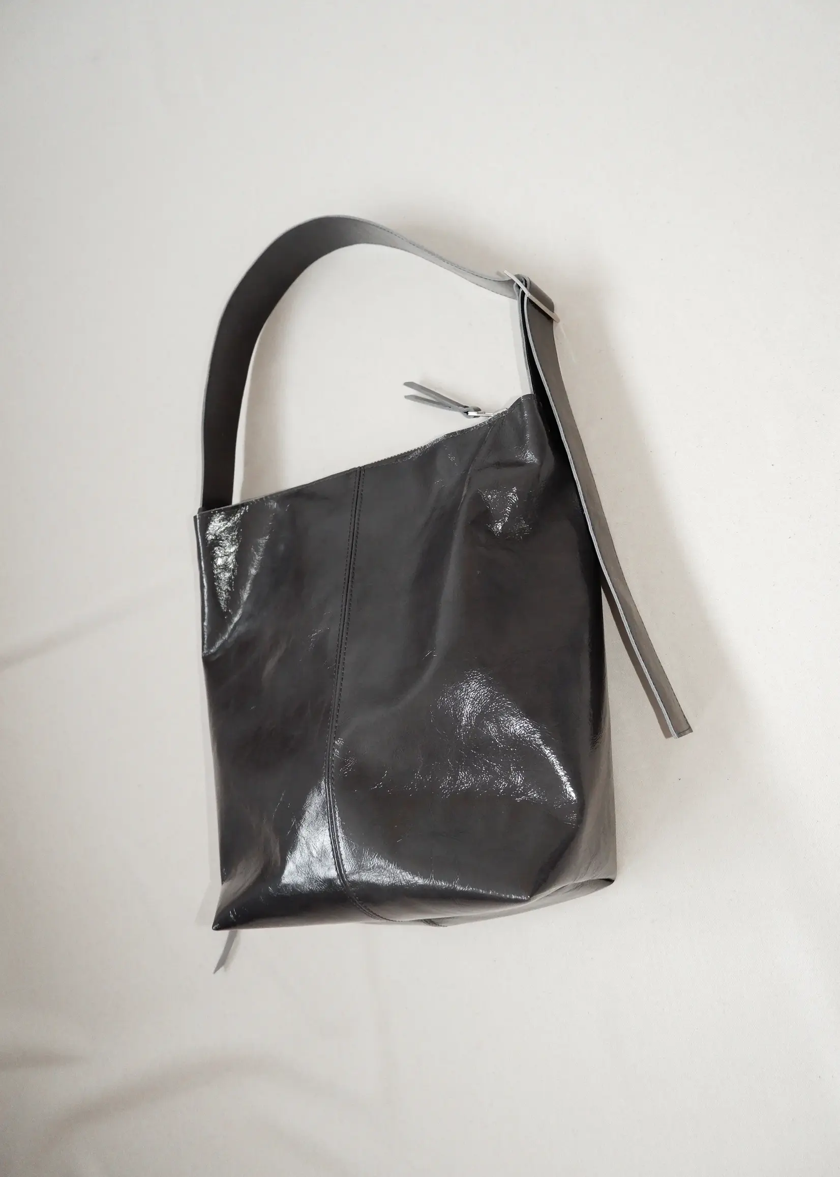 nona Tote Bag - Crushed Patent Stone