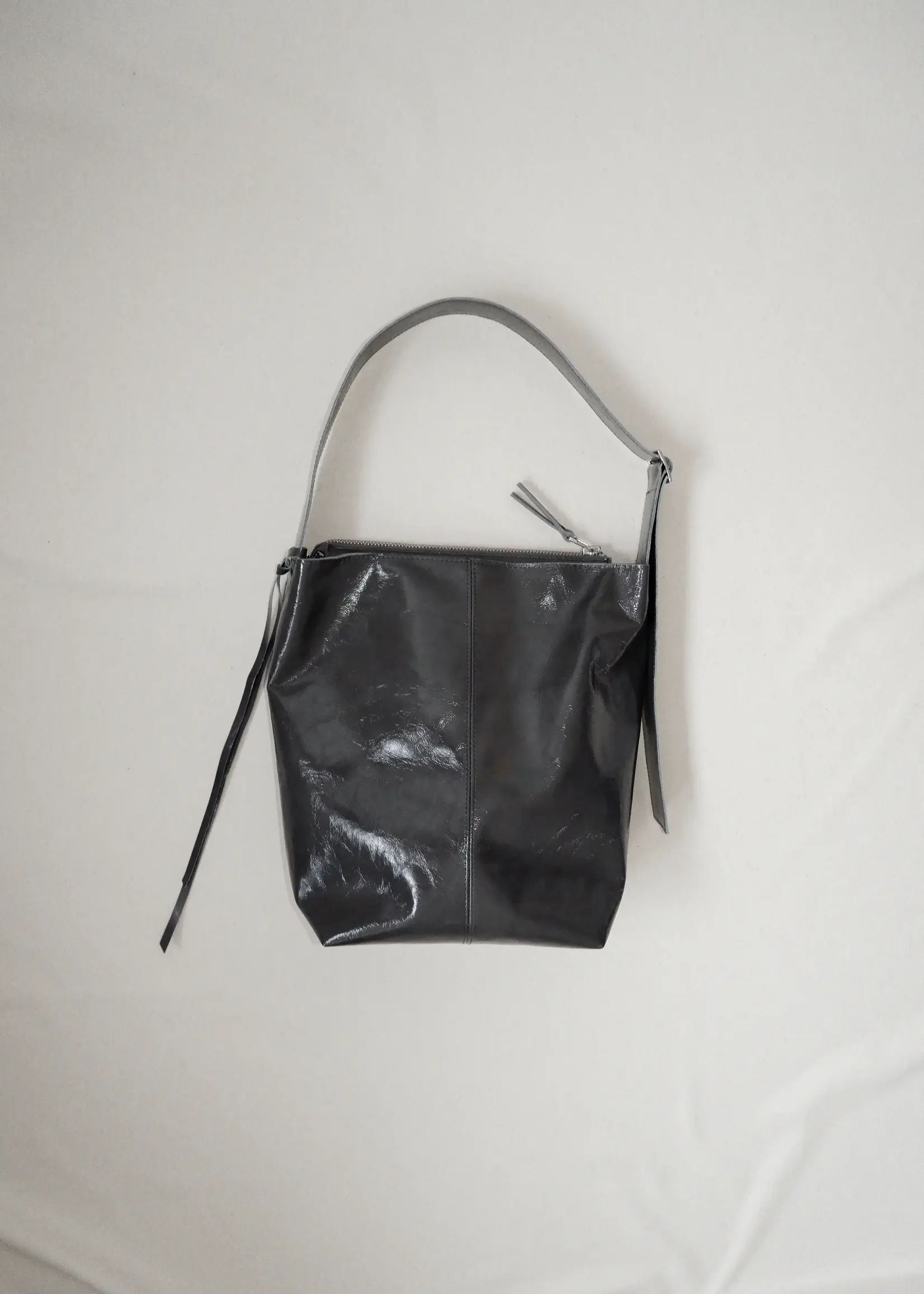 nona Tote Bag - Crushed Patent Stone