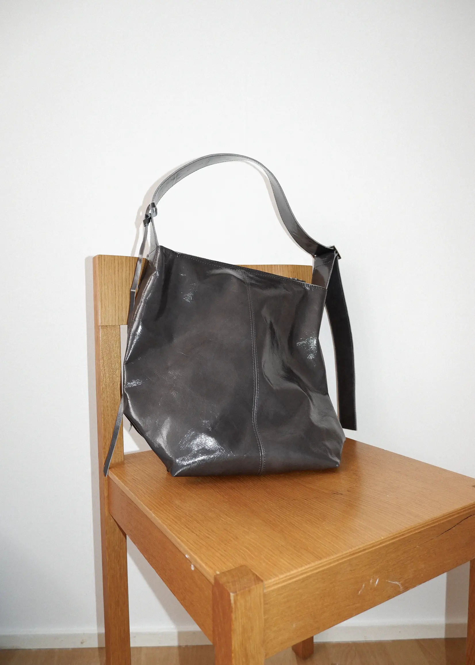 nona Tote Bag - Crushed Patent Stone
