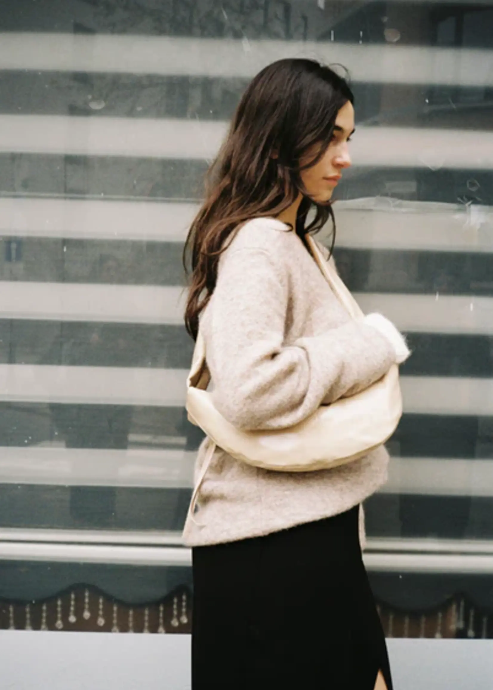 nona Banana bag XS - Crushed Patent Cream