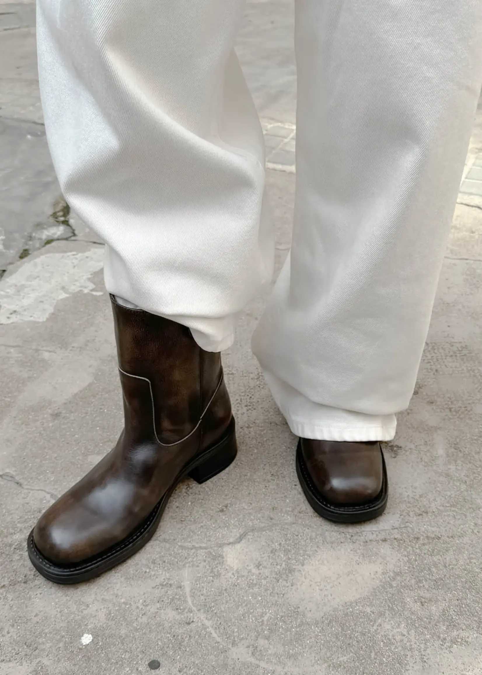 alohas Rajan Brushed Brown leather boots