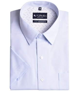 FORMEN Essential effen lichtblauw hemd - korte mouw