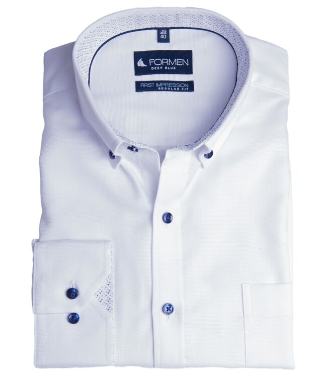 Effen wit hemd met donkerblauwe knopen 3