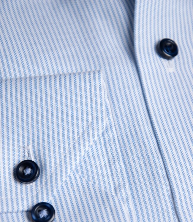 Lichtblauw gestreept hemd 2