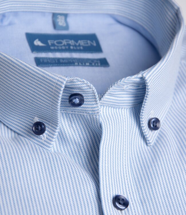 Slim fit lichtblauw gestreept hemd 1