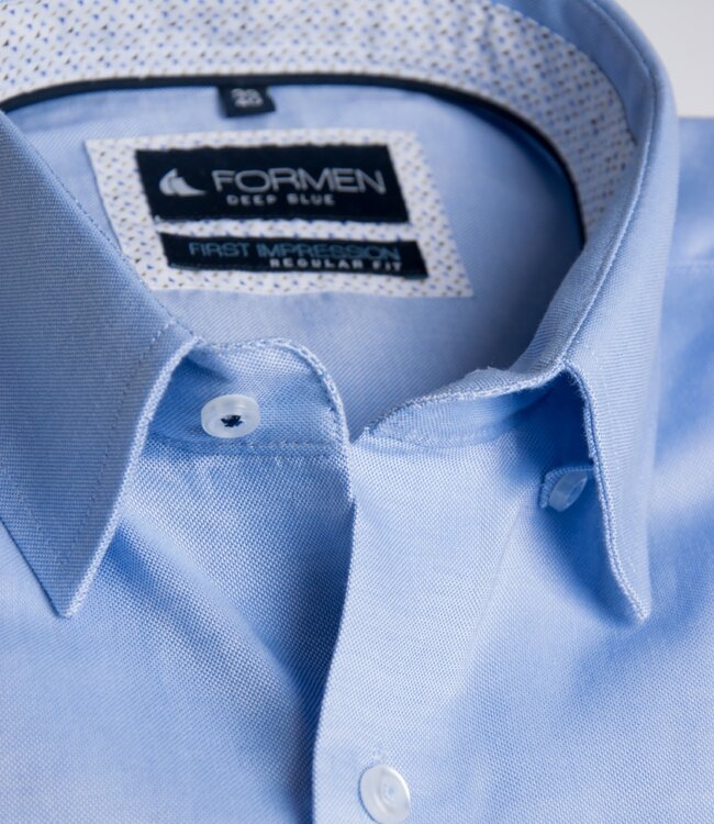 Effen lichtblauw hemd met structuur 1