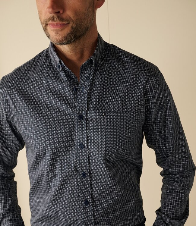 Donkerblauw hemd met rode print poplin 1