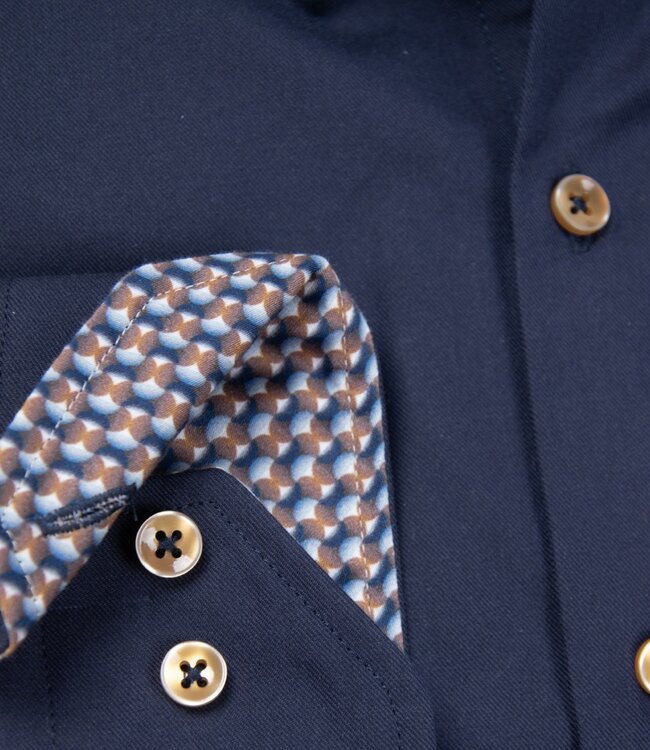 Donkerblauw hemd met camel accent 2