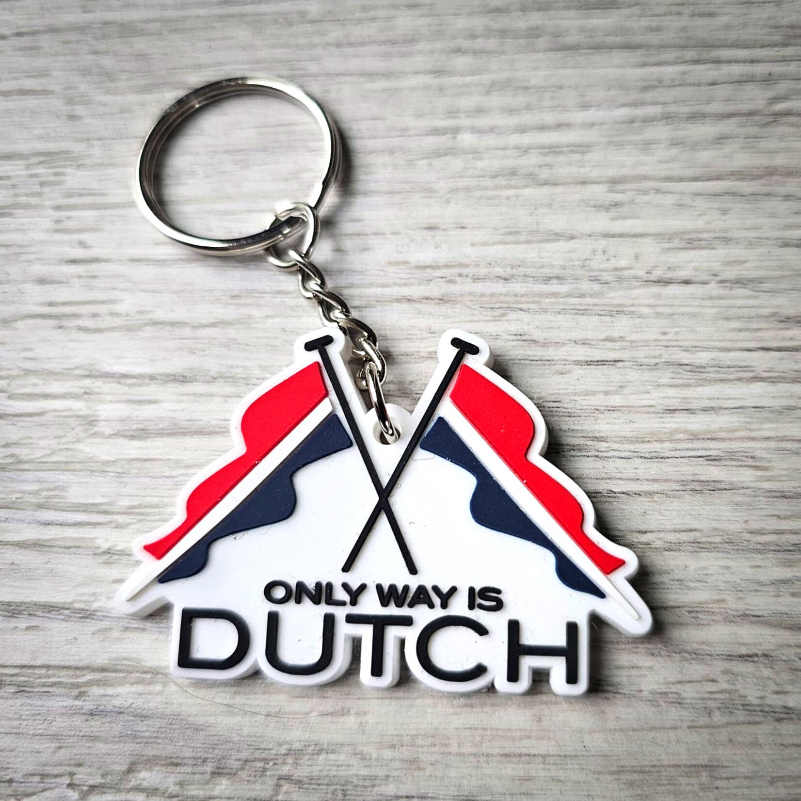 ONLY WAY IS DUTCH Sleutelhanger Vlag Logo