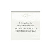 Dit toffe tegeltje gemaakt van aardewerk is handmatig geprint. Dit toffe tegeltje gemaakt van aardewerk is handmatig geprint.