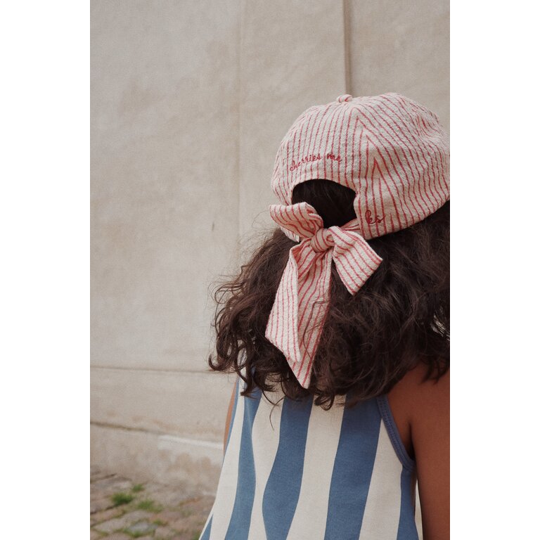 Konges Sløjd Ellie Bow Cap | Amour Stripe | Gestreepte pet met strik