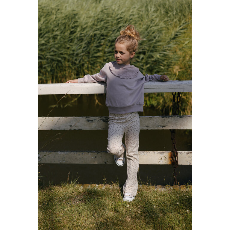 Levv LEVV flared broek meisje Flairbroek flared broek AOP Purple Flower crème met bloemenprint