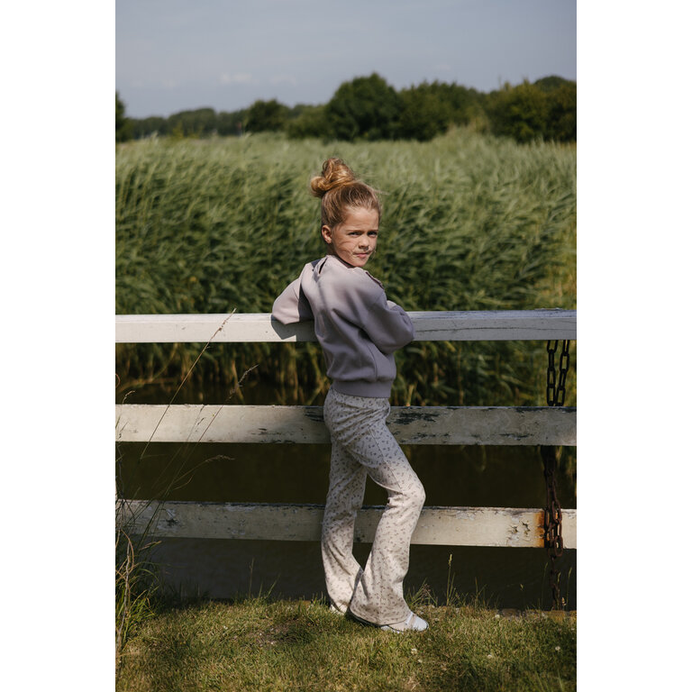 Levv LEVV flared broek meisje Flairbroek flared broek AOP Purple Flower crème met bloemenprint