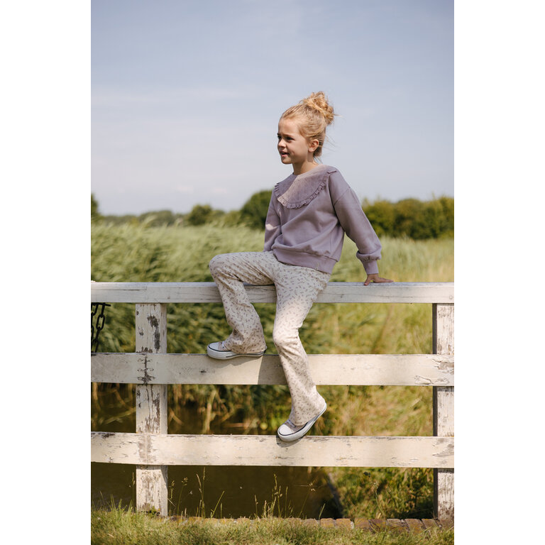 Levv LEVV flared broek meisje Flairbroek flared broek AOP Purple Flower crème met bloemenprint