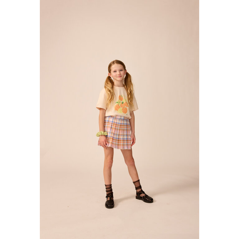 The Sunday Collective The Sunday Collective T-shirt meisje Organic Weekend Tee Peach Mix Fruit perzik met fruitprint