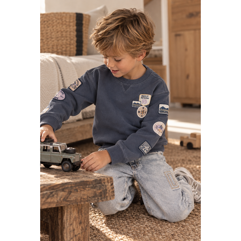 Daily7 Daily7 oversized sweater jongen Badges Odyssey Grey (grijs)