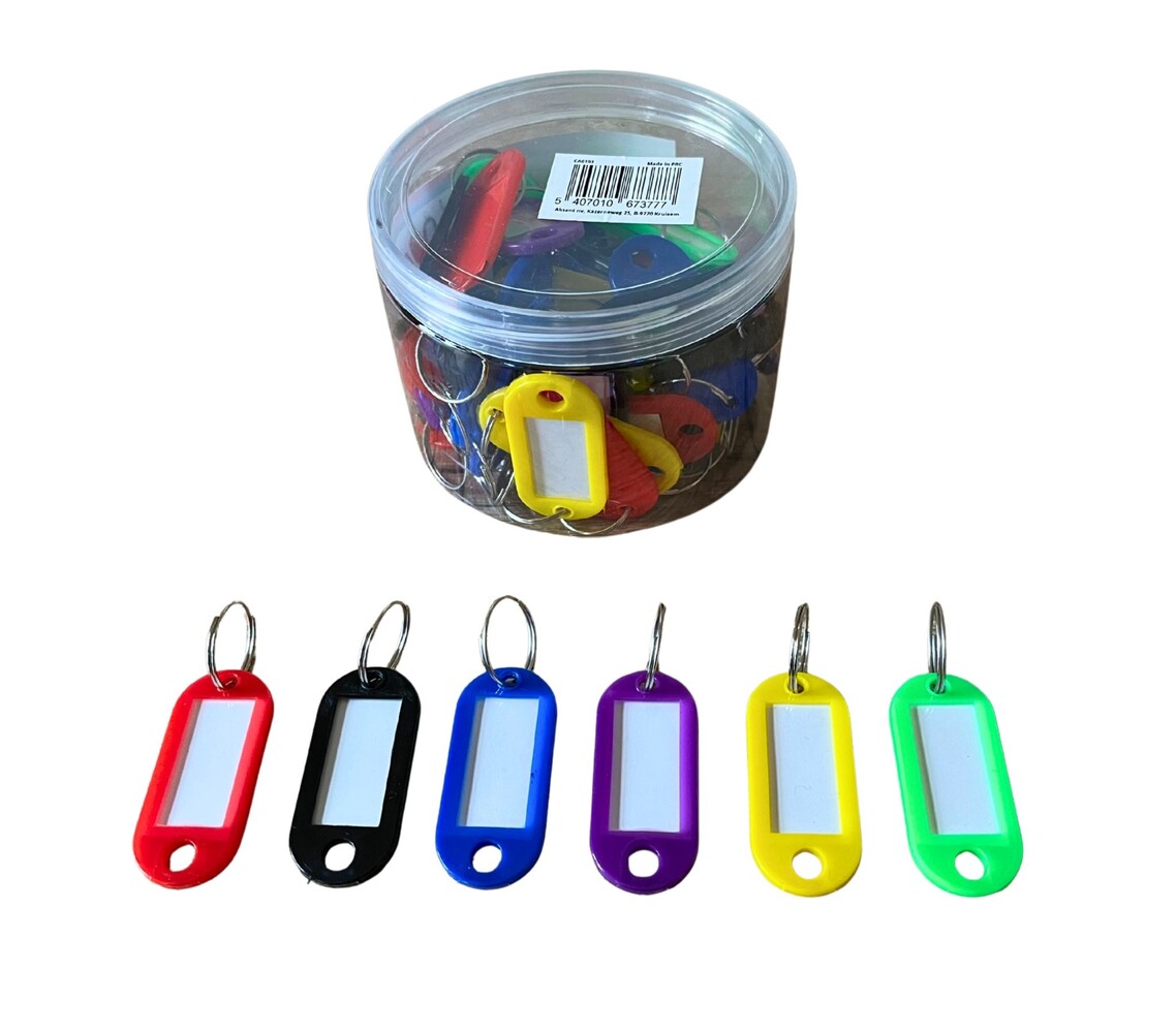 Display van 30 stuks - Sleutelhanger met label - 6 kleuren assorti Display van 30 stuks - Sleutelhanger met label - 6 kleuren assorti