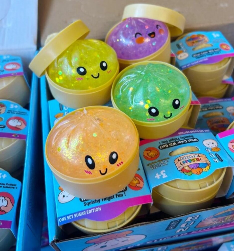 Display van 24 stuks - Squishy Dumpling: Sugar 5,5 CM Display van 24 stuks - Squishy Dumpling: Sugar 5,5 CM