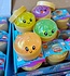Display van 24 stuks - Squishy Dumpling: Sugar 5,5 CM Display van 24 stuks - Squishy Dumpling: Sugar 5,5 CM