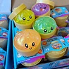 Présentoir de 24 pièces - Squishy Dumpling: Sugar  5,5 CM