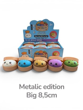 Display of 12 items - Squishy Dumpling: Metallic 8,5 CM Display of 12 items - Squishy Dumpling: Metallic 8,5 CM