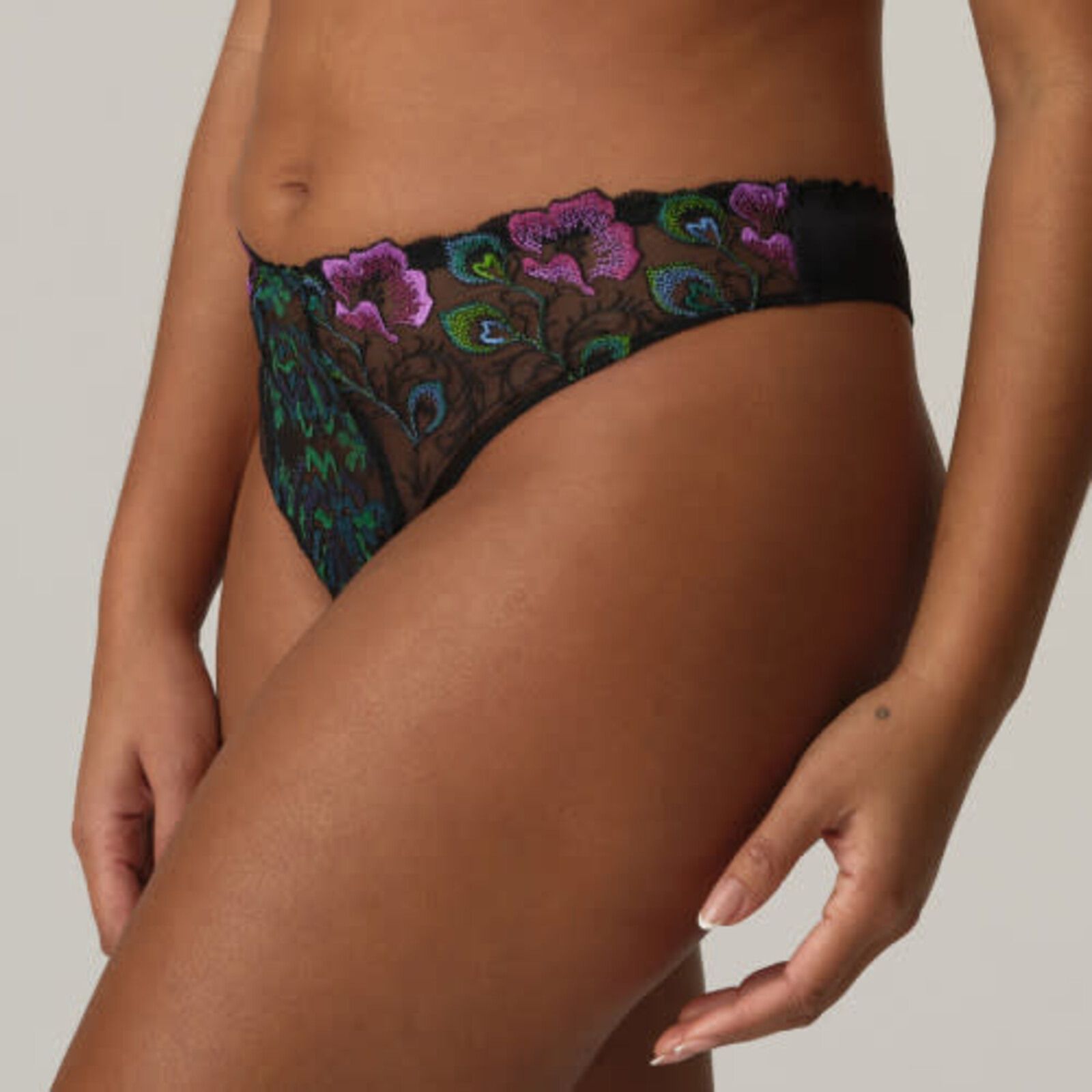 PrimaDonna San Angel Peacock Feather String