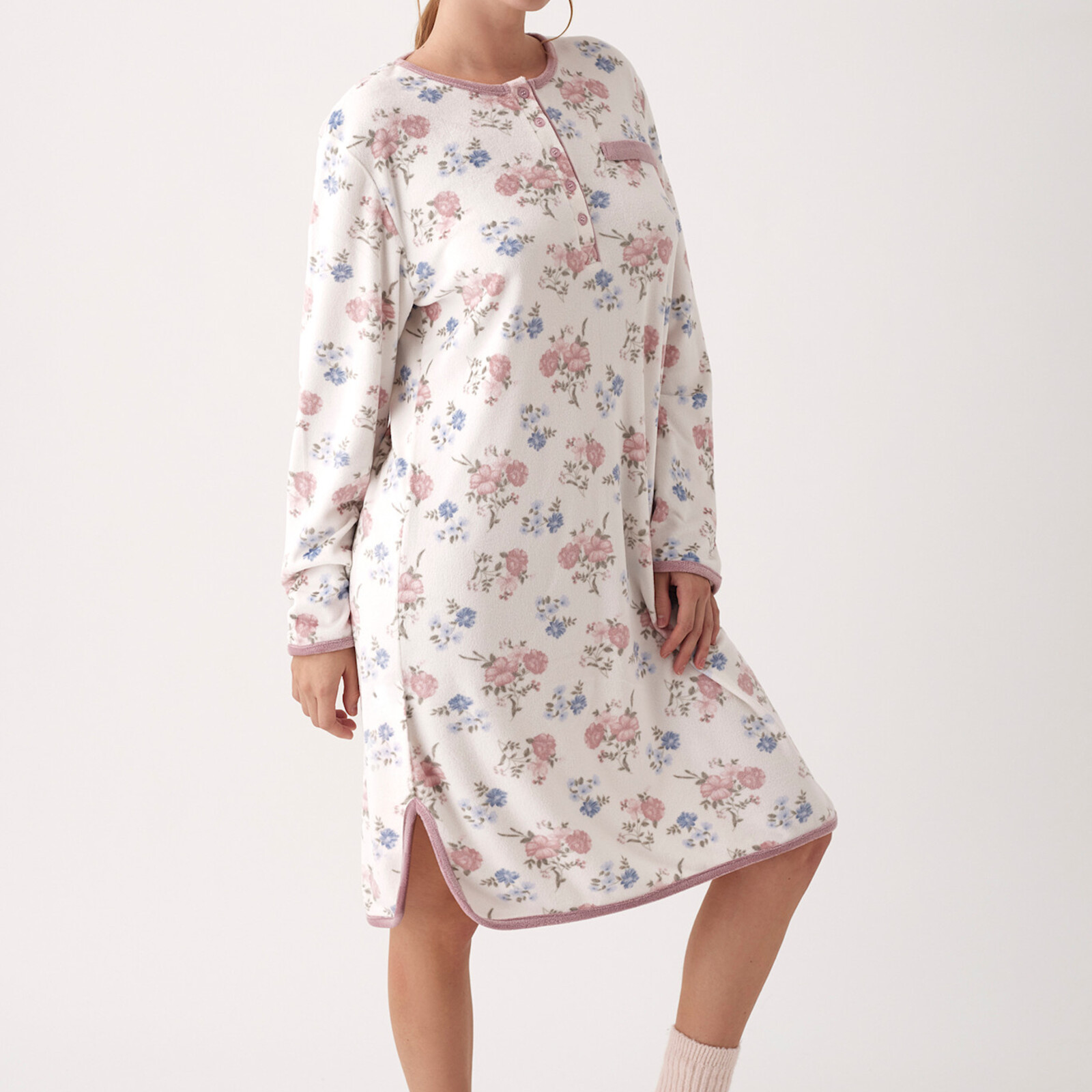 Promise Nachtkleed met lange mouwen gemaakt van elastisch fluweel