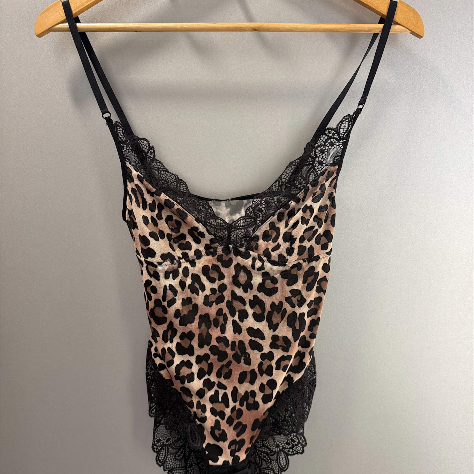 Janira Body Panter kant