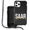 Coverzs Coverzs Funda silicona con cuerda iPhone 12 Pro Max (negro) - Nombre + Nombre Coverzs Coverzs Funda silicona con cuerda iPhone 12 Pro Max (negro) - Nombre + Nombre