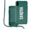 Coverzs Coverzs Funda con cuerda de silicona iPhone X / Xs (verde oscuro) - Nombre + Nombre - Vertical Coverzs Coverzs Funda con cuerda de silicona iPhone X / Xs (verde oscuro) - Nombre + Nombre - Vertical